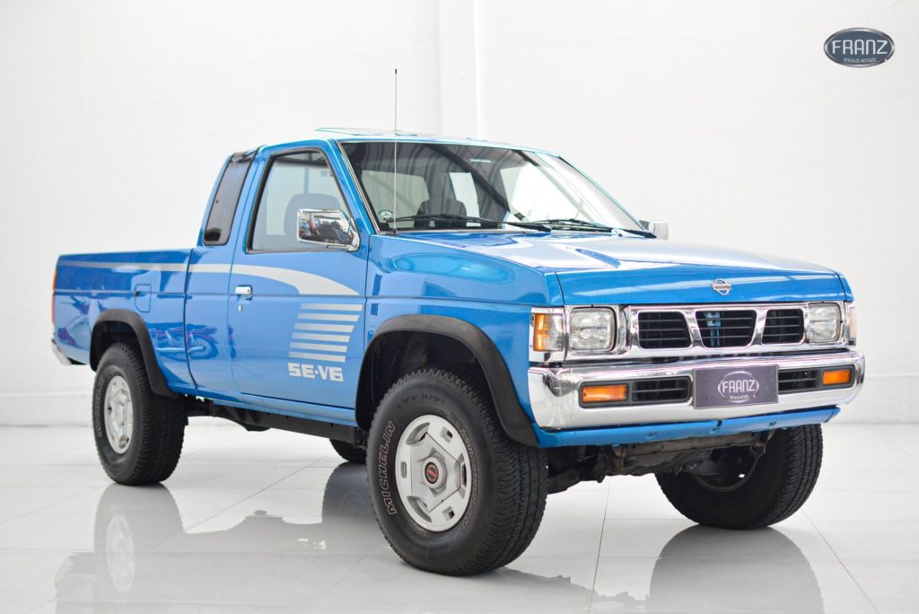 Nissan Pick-up SE V6 4x4 - Vendido